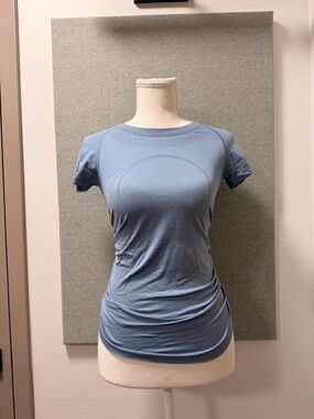 Lululemon Swiftly Tech Short Sleeve Crew Blue Size 2